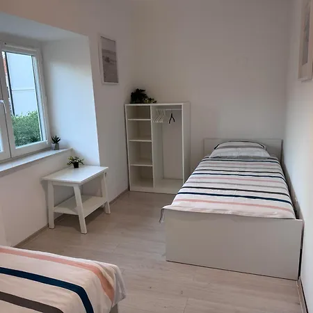 Apartamento Holiday Home Omisalj